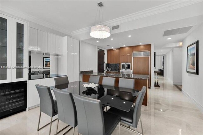 Foto del edificio - 15901 Collins Ave