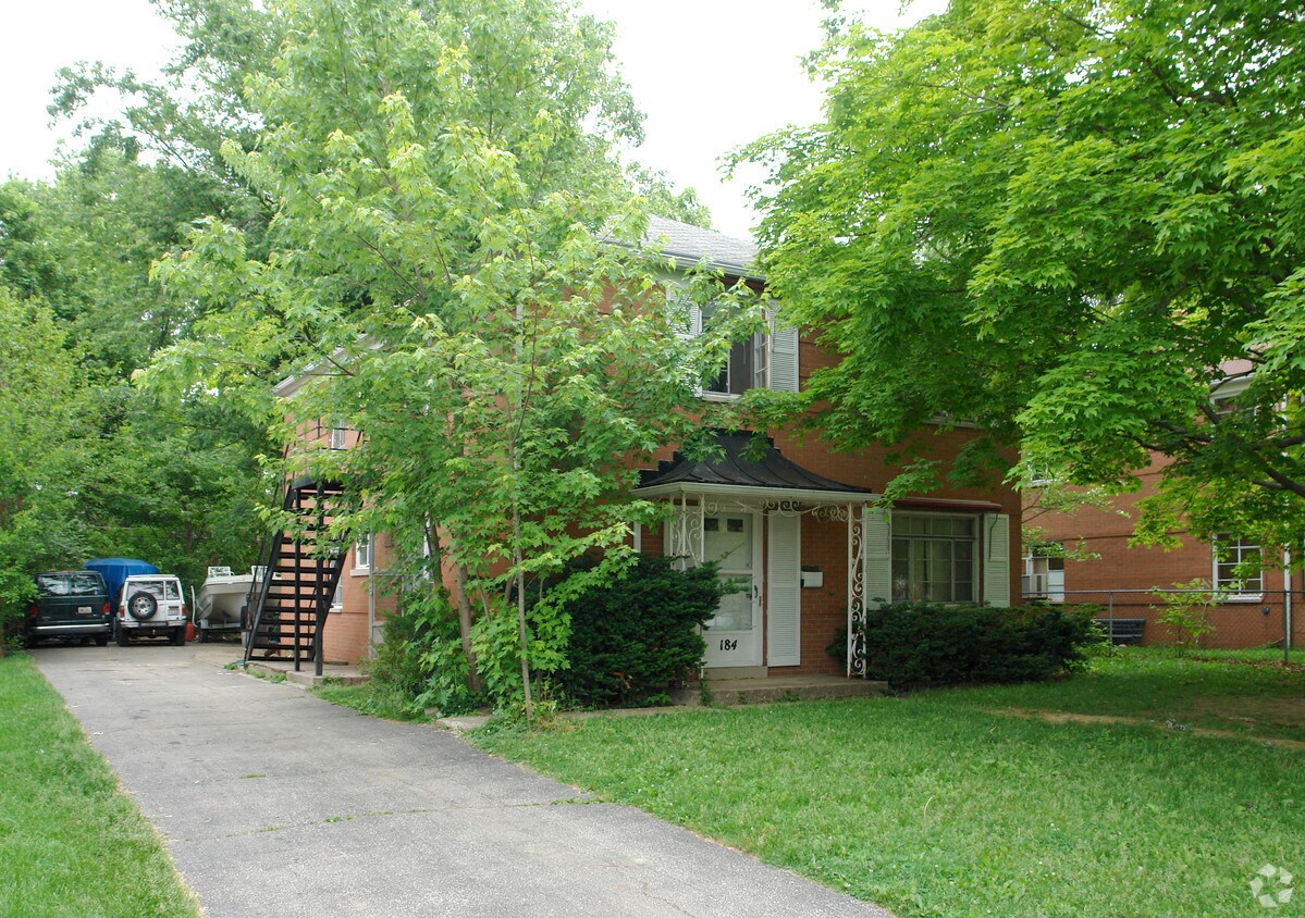 Foto del edificio - 184 Highfield Dr
