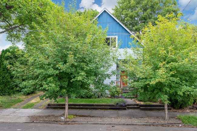 Building Photo - 7907 N Hereford Ave
