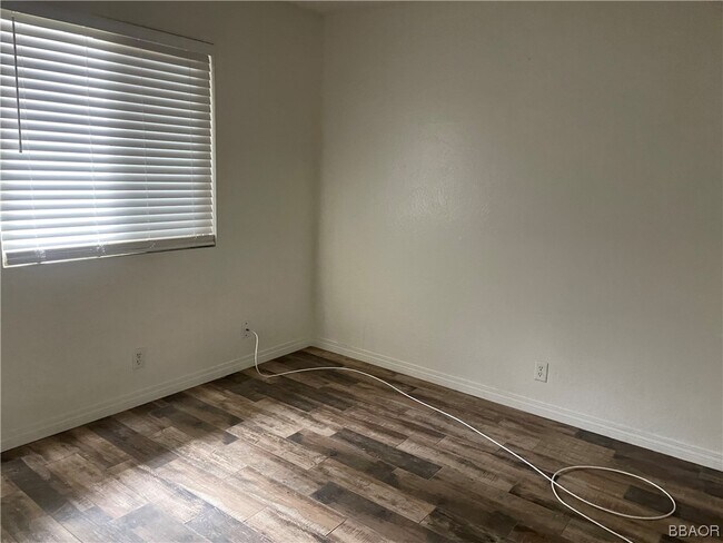 Foto del edificio - 41862 Park Ave