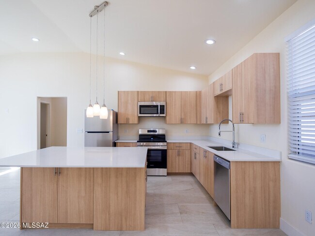 Foto del edificio - 1616 E Hedrick Dr