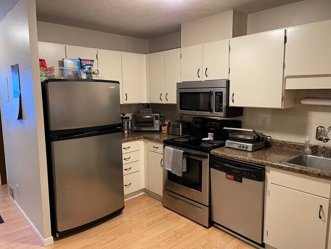 Foto del edificio - 1976 Haughton Ave