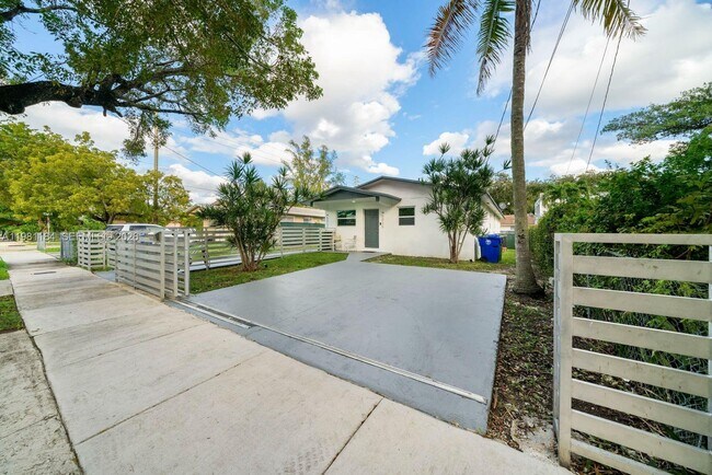 Foto del edificio - 5035 NW 5th Ave