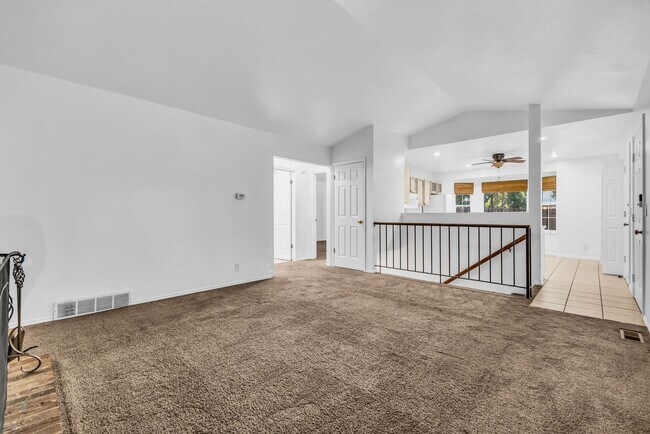 Building Photo - Charming Farmington Home in Peaceful Cul-de-Sac