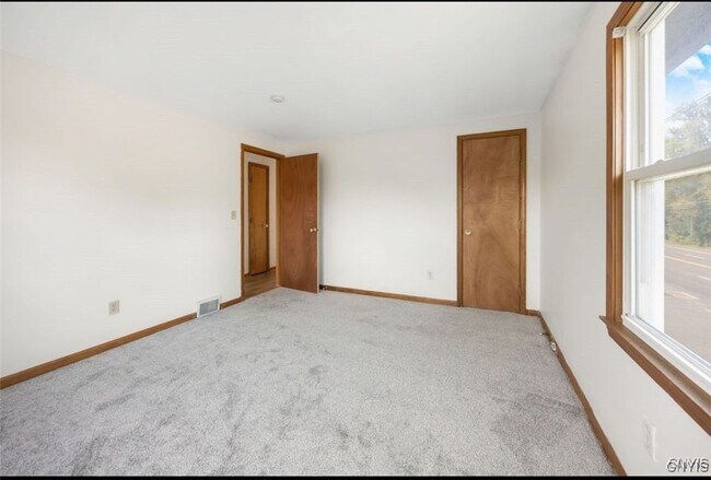 Foto del edificio - 5696 Caughdenoy Rd