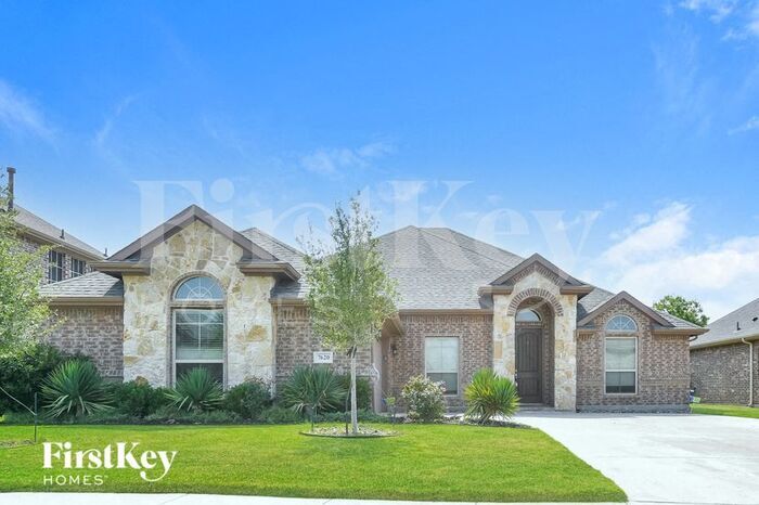 Primary Photo - 7620 Town Lake Dr