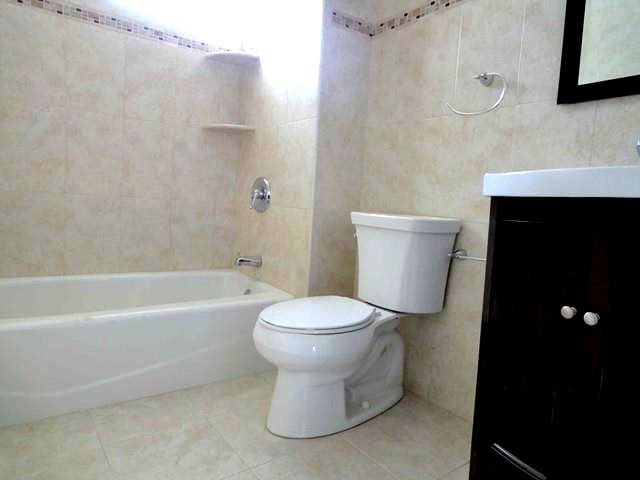 Building Photo - 1576 Anderson Ave