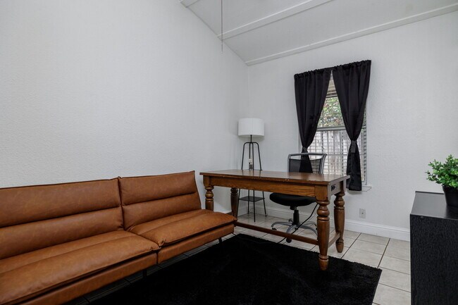 Foto del edificio - 2203 S Church St