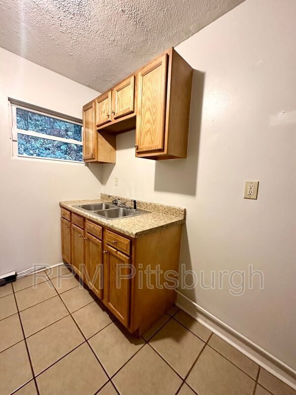 Building Photo - 1227 Stowe Ave