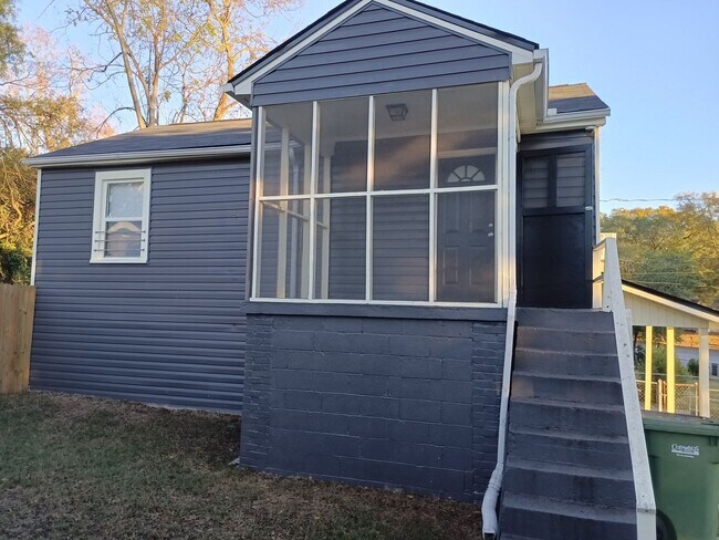 Building Photo - 2 Bedroom Duplex in Columbus
