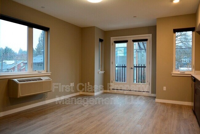 Building Photo - 1825 SE 50th Ave
