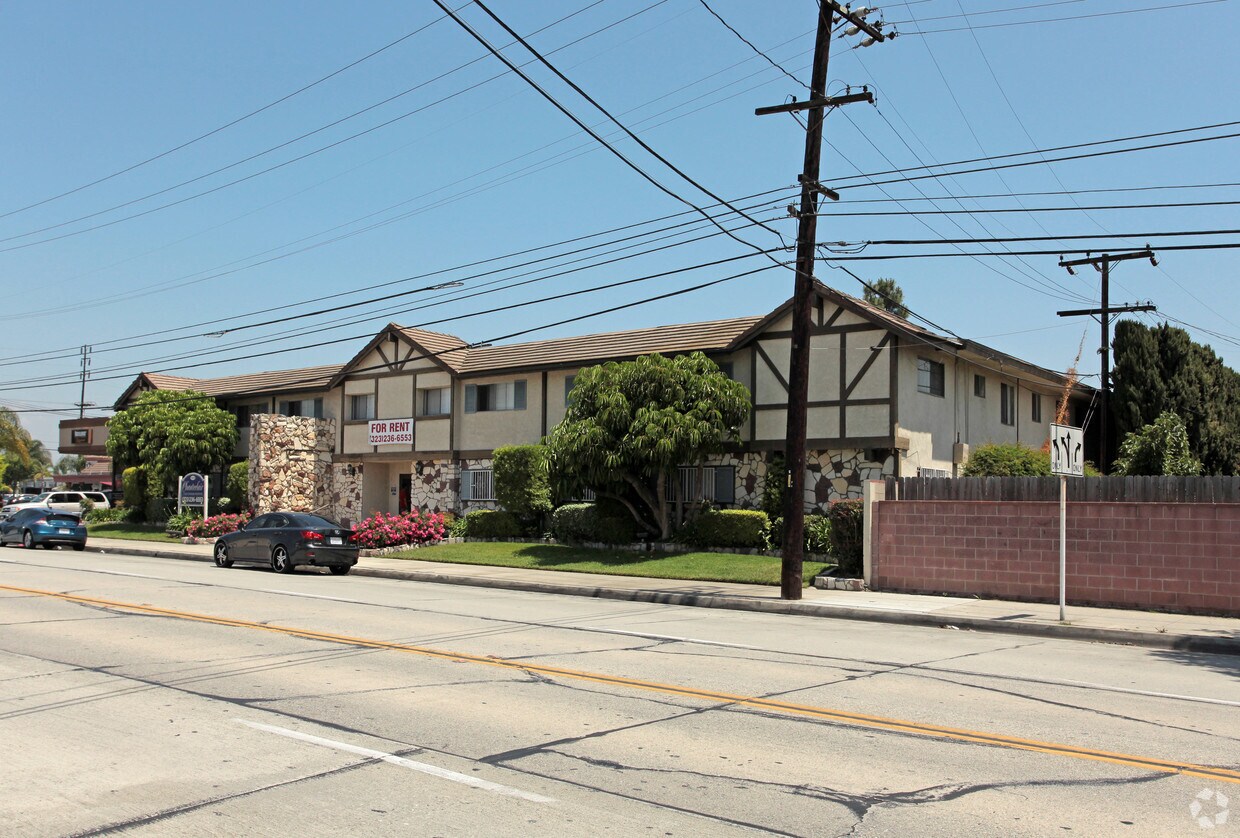 Building Photo - Chanteclair Apartments