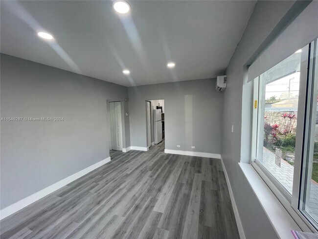 Building Photo - 668 NW 44th Ave