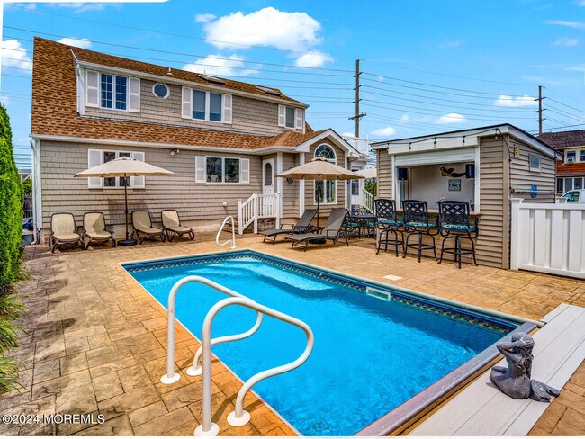 Foto del edificio - 200 S Bayview Ave