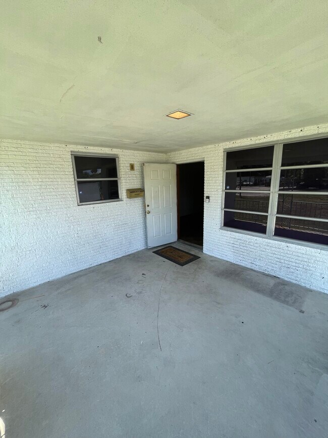 Building Photo - 5715 Taft St