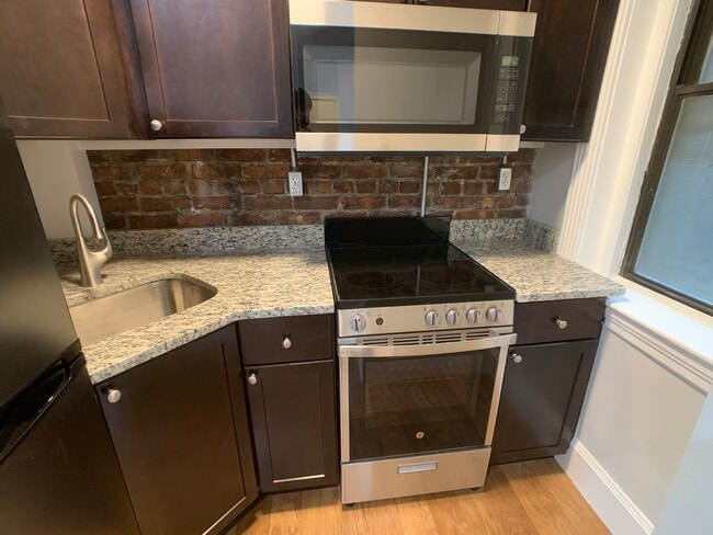 Building Photo - 63 Burbank St