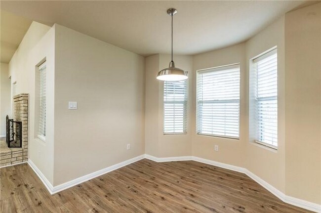 Building Photo - 208 Pearl Dr