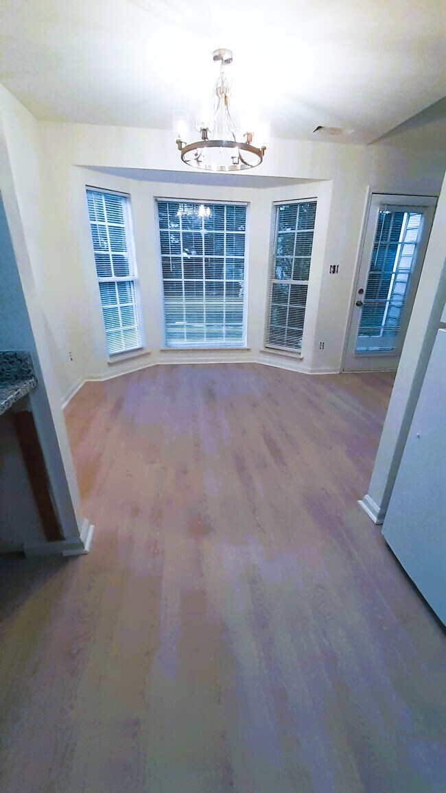 Foto del edificio - 11619 Larix Dr