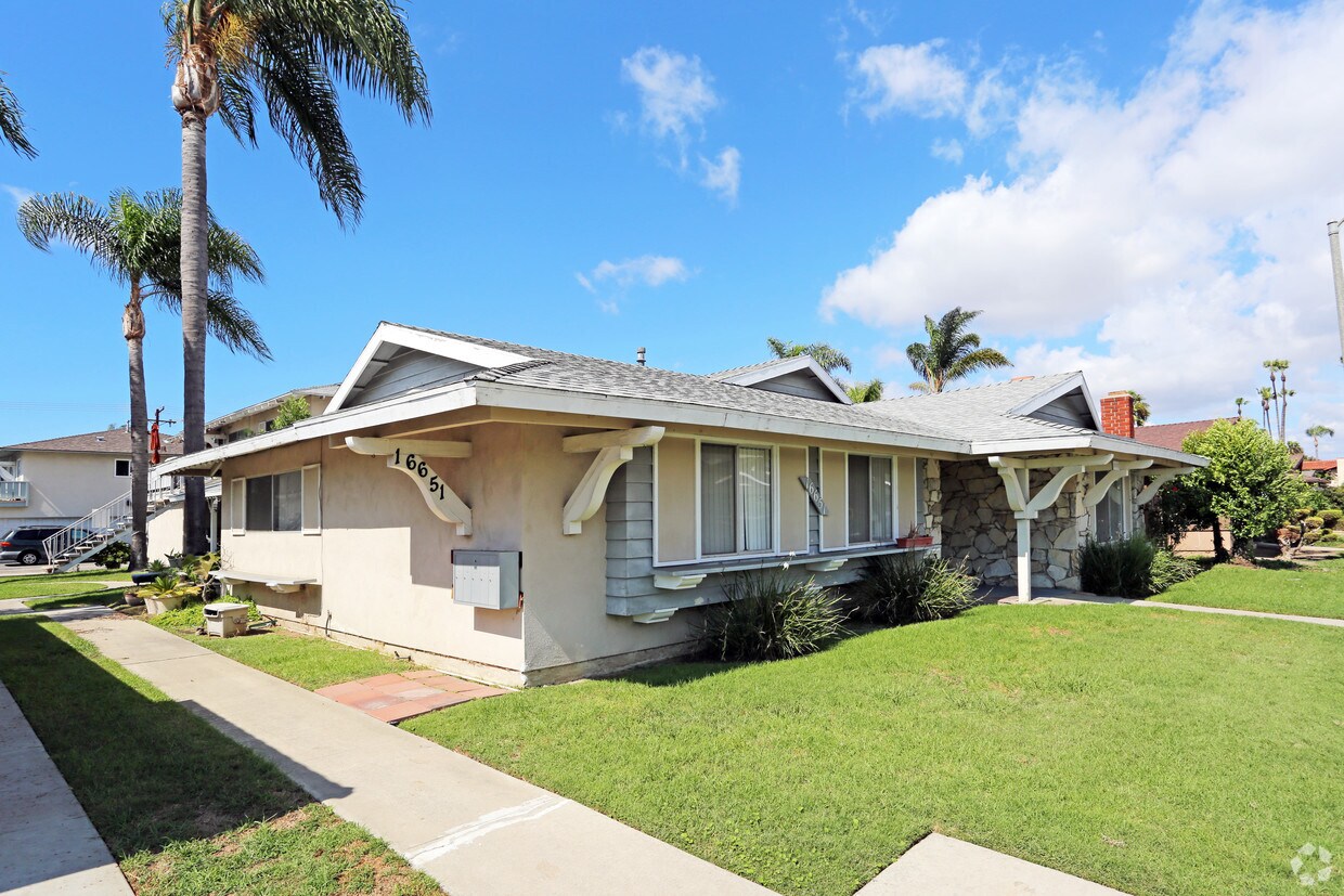 Primary Photo - 16651 Bartlett Ln