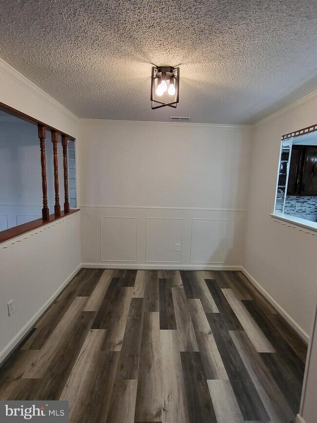 Foto del edificio - 56 Grant Ln