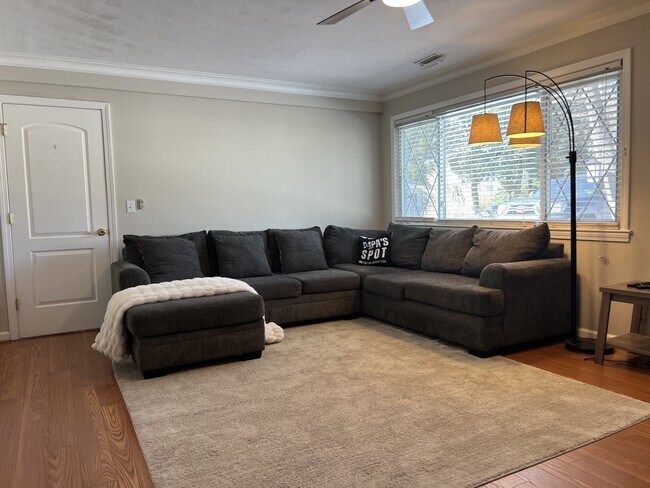 Foto del edificio - 2233 Paris St