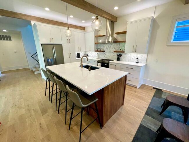 Building Photo - 1831 Illinois St