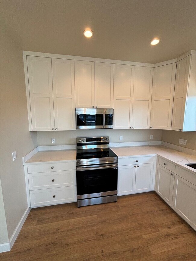 Building Photo - 1319 Miller Dr