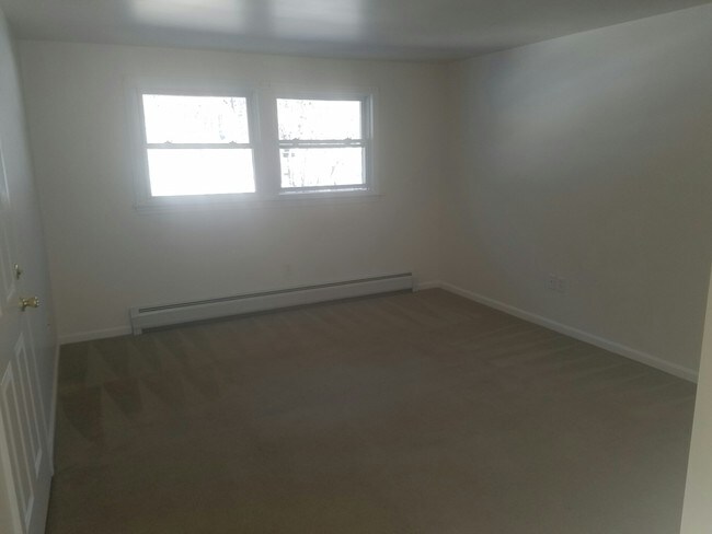 Foto del edificio - 27 Emerald Dr