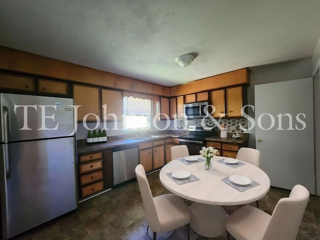 Foto del edificio - 3 Bed Home Situated near Hwy. 311 & Local Golf Course