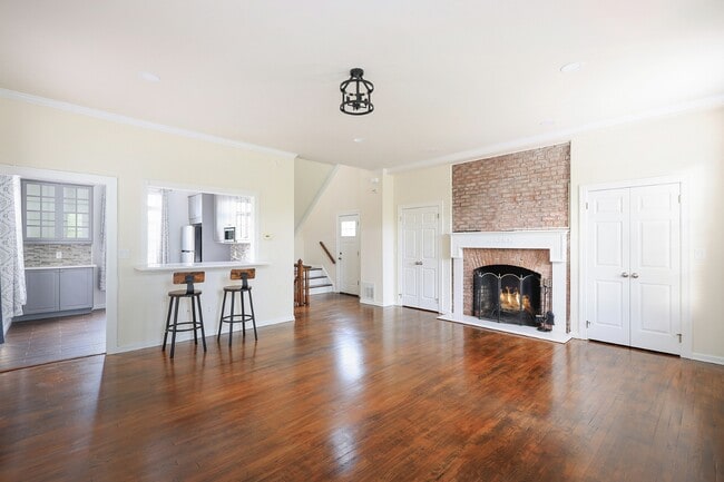 Building Photo - 39 Murray Hill Square
