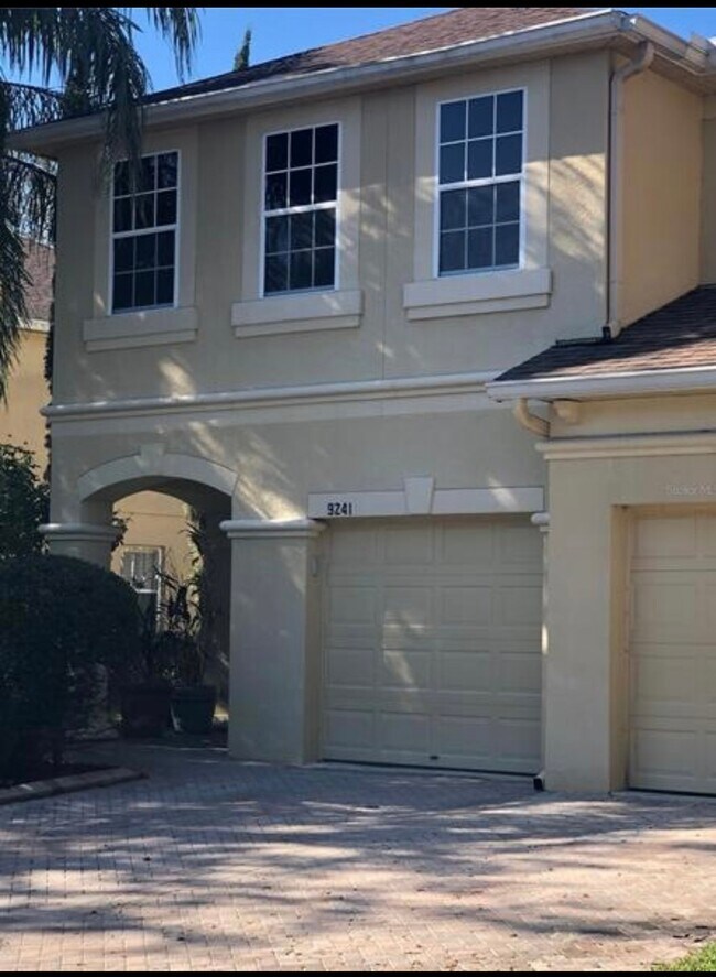 Foto del edificio - 9241 Stone River Pl