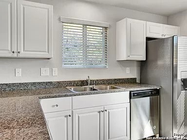 Building Photo - 10230 Relic Oaks