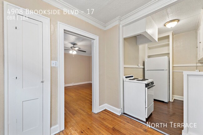 Foto del edificio - 4908 Brookside Blvd