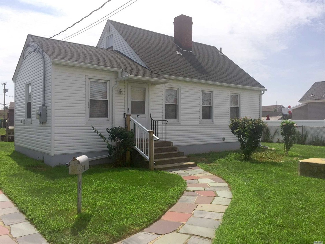 Primary Photo - 27 Dock Dr
