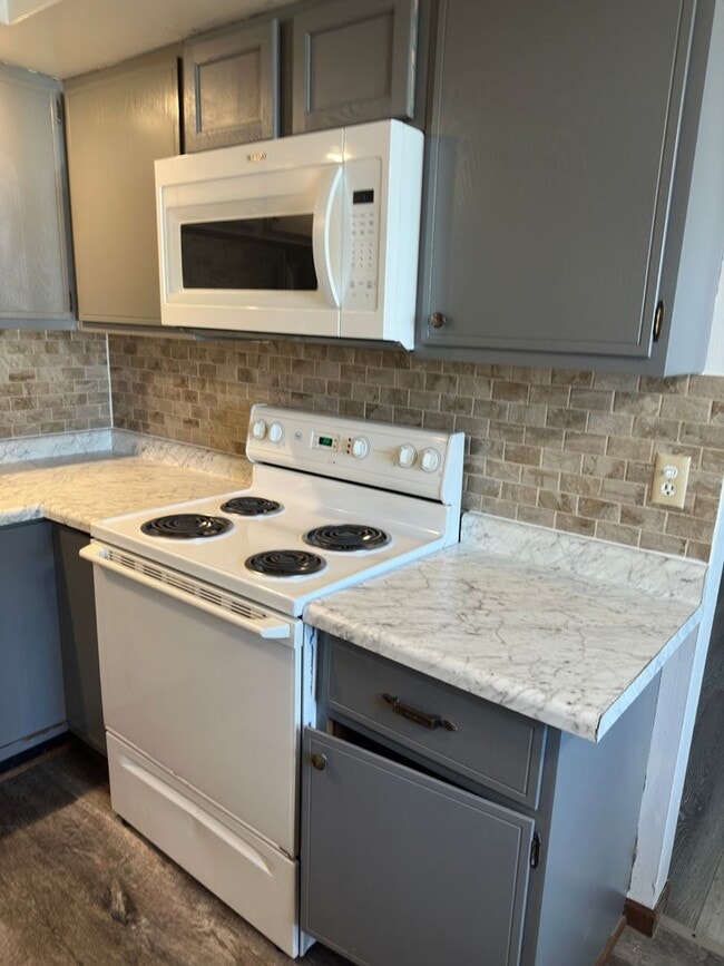 Building Photo - 6520 unit 1
