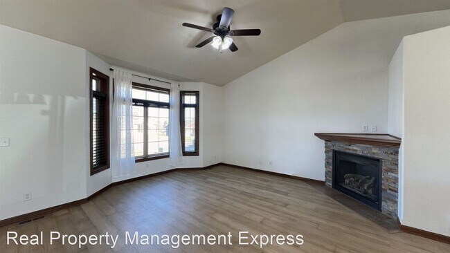 Foto del edificio - 5 br, 4 bath House - 7001 E Archstone Street