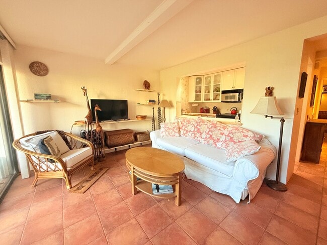 Building Photo - Charming Fully Furnished 1-Bedroom Condo with Pool Access in Carpinteria