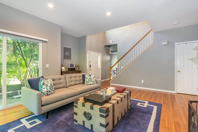 Building Photo - 4 Oak Knoll Ln