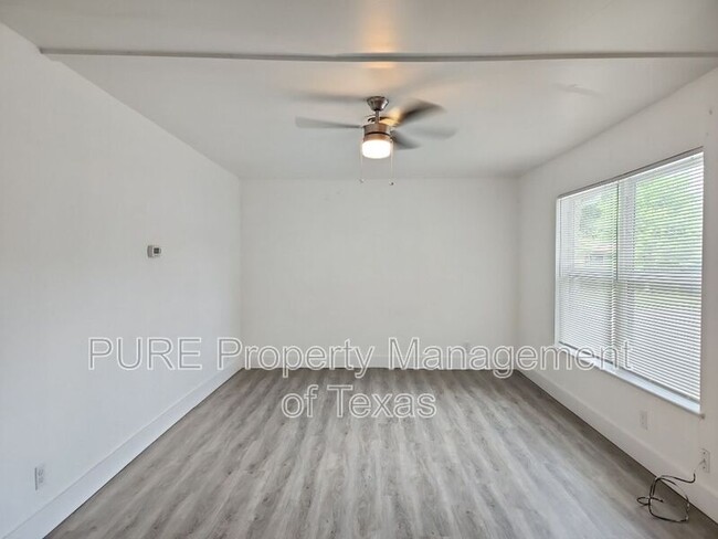 Foto del edificio - 1503 Braes Ridge Dr
