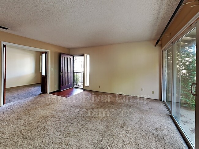 Building Photo - 7039 La Costa Ln