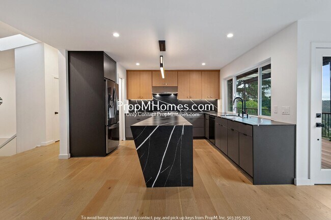 Foto del edificio - Luxuriously Updated Home in West Linn w/ S...