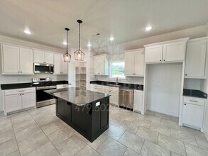 Building Photo - 1801 E Hudson Dr