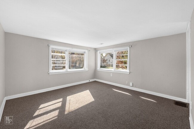 Building Photo - 521 E Wilson St