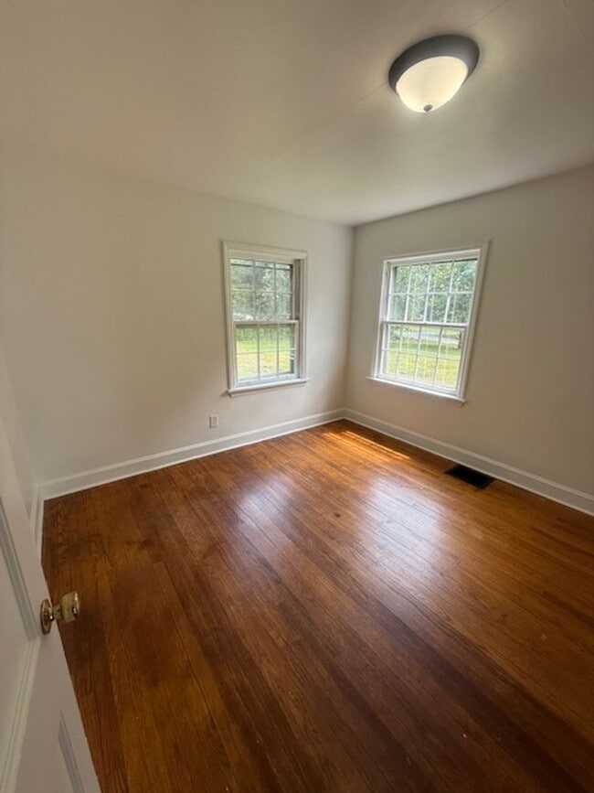 Foto del edificio - 3 Bedroom 1 Bath Available to Rent for $1,...