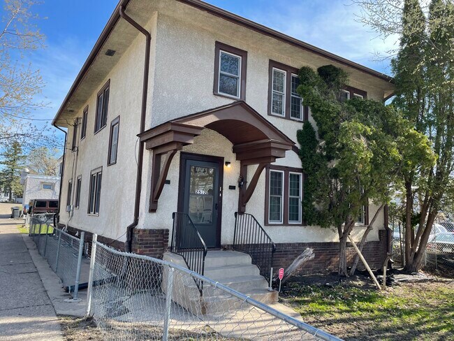 3BR Upper Duplex - 2512 26th Ave N