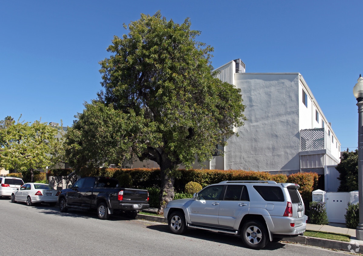 Building Photo - 1133 24th St