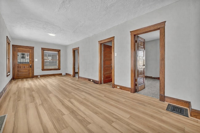 Foto del edificio - 1261 E 123rd St
