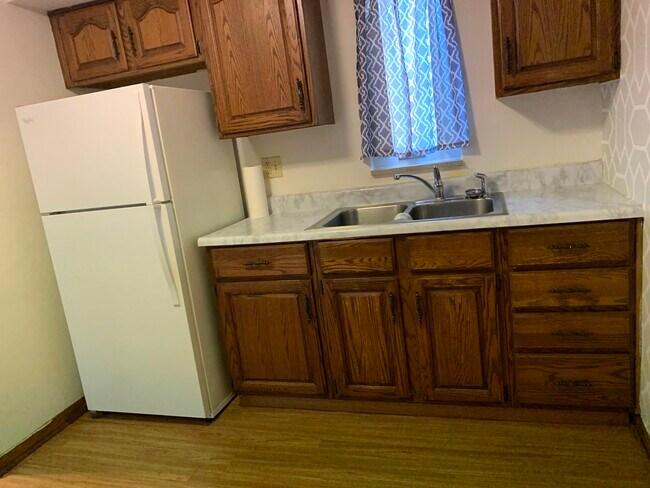 Kitchen - 212 Lynnwood Dr