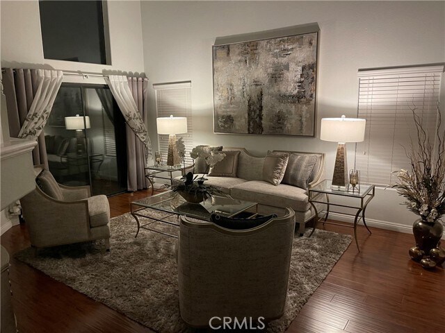 Foto del edificio - 6158 Sevenoaks St