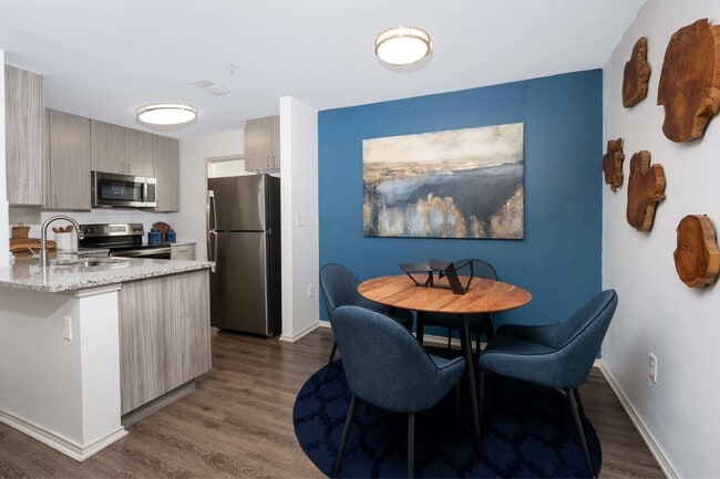 Comedor independiente disponible en todos los planos de planta. - Montelena Apartments